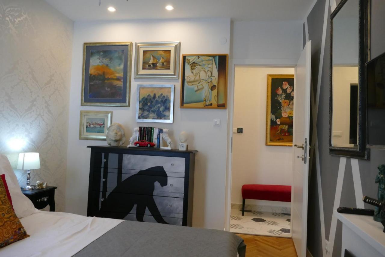 Apartment Art Gallery Luxury